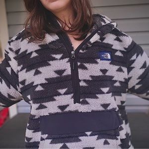 The North Face Men’s pullover sweatshirt hoodie size XL